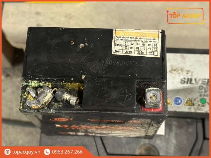 Sạc ắc quy xe máy mất bao nhiêu