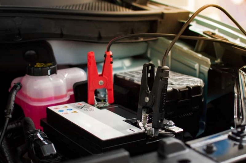 sạc ắc quy ngược cực