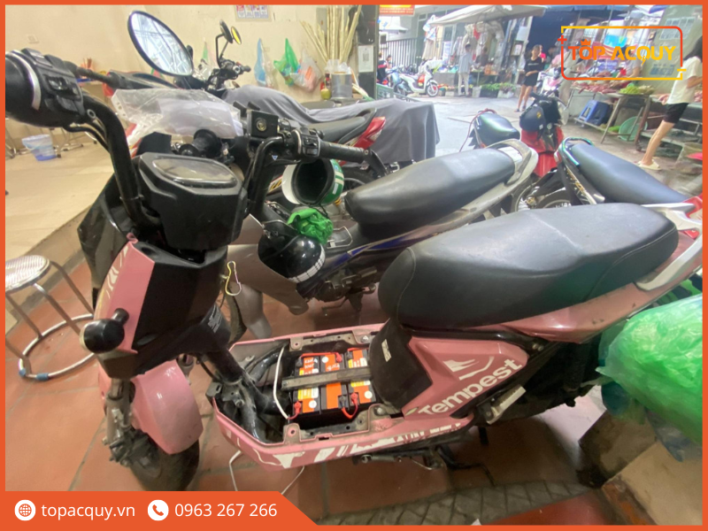 thay ắc quy xe máy điện