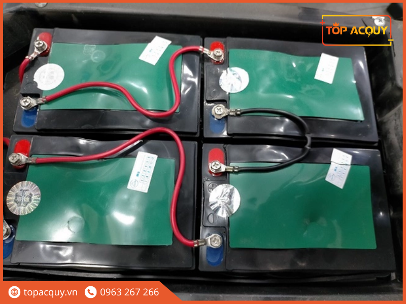 Ắc quy bị phồng, biến dạng là một trong những dấu hiệu cảnh báo người dùng cần thay ắc quy mới