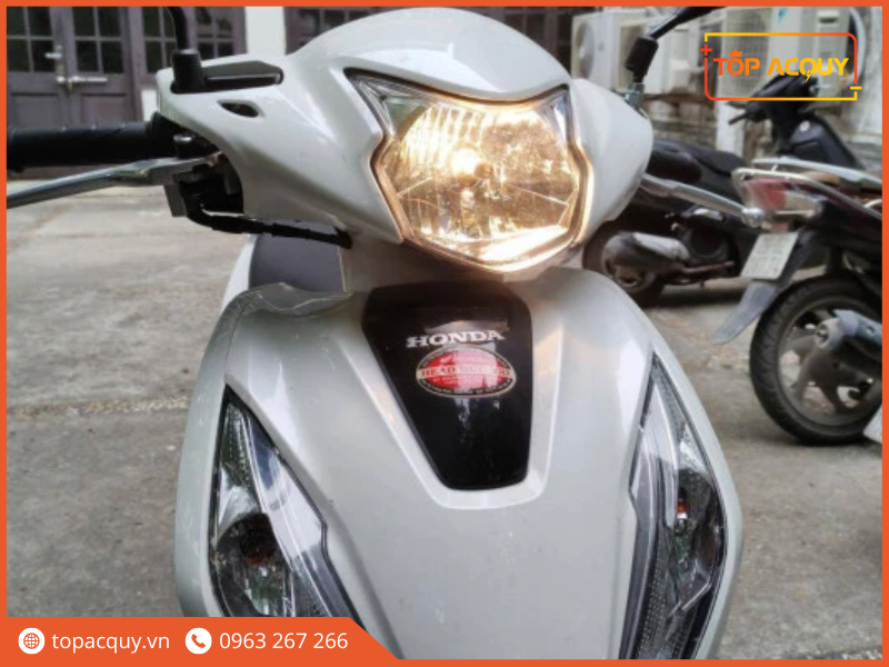 giá tiền thay ắc quy xe vision