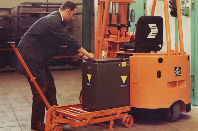 quy trình thay ắc quy xe nâng