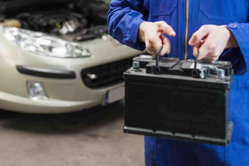 thay bình ắc quy ô tô