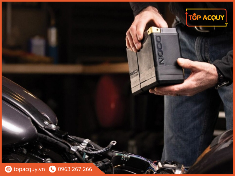 xe máy hết ắc quy phải làm sao