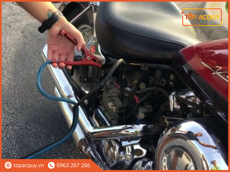xe máy hết ắc quy phải làm sao