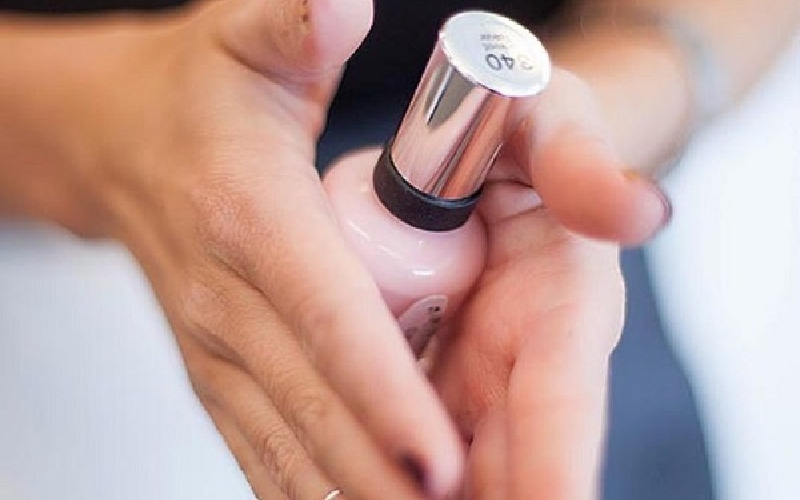 Trường hợp lọ sơn móng tay mở nắp khó
