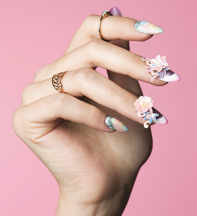 Nails dài nghệ thuật truyền thống