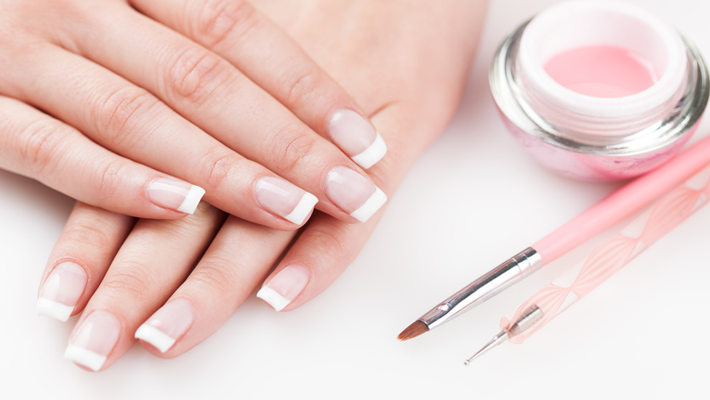 Sơn móng tay handmade có những ưu nhược gì cần chú ý