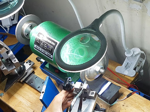 Máy Mài Kềm Cắt Da Tay