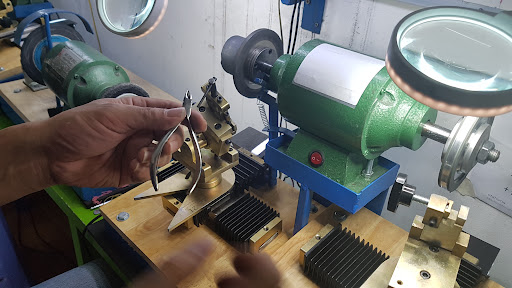 Máy Mài Kềm Cắt Da Tay