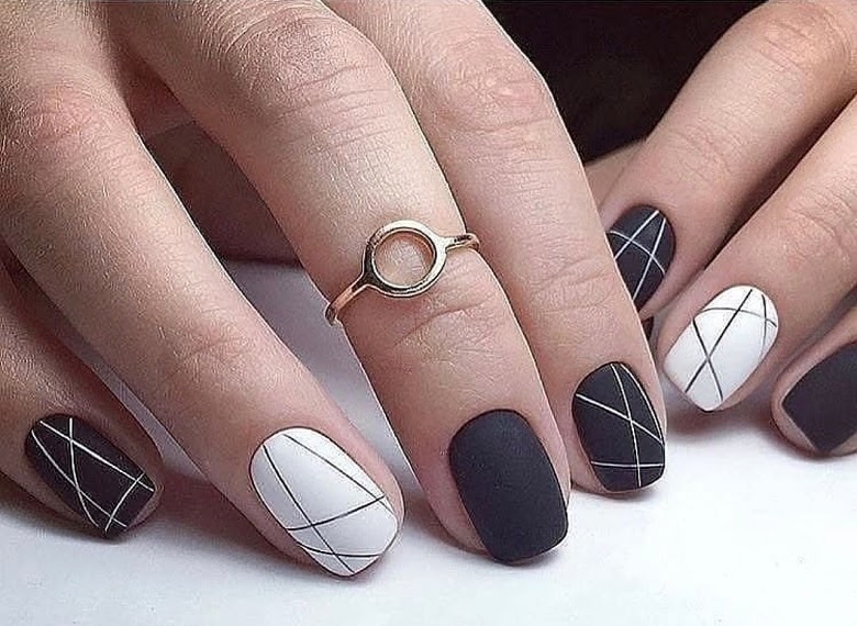 Mẫu nail kẻ sọc chéo