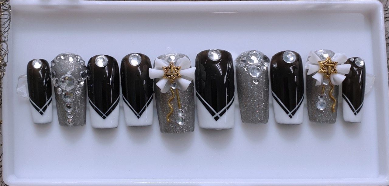 Nét đẹp của mẫu nail hoa nổi