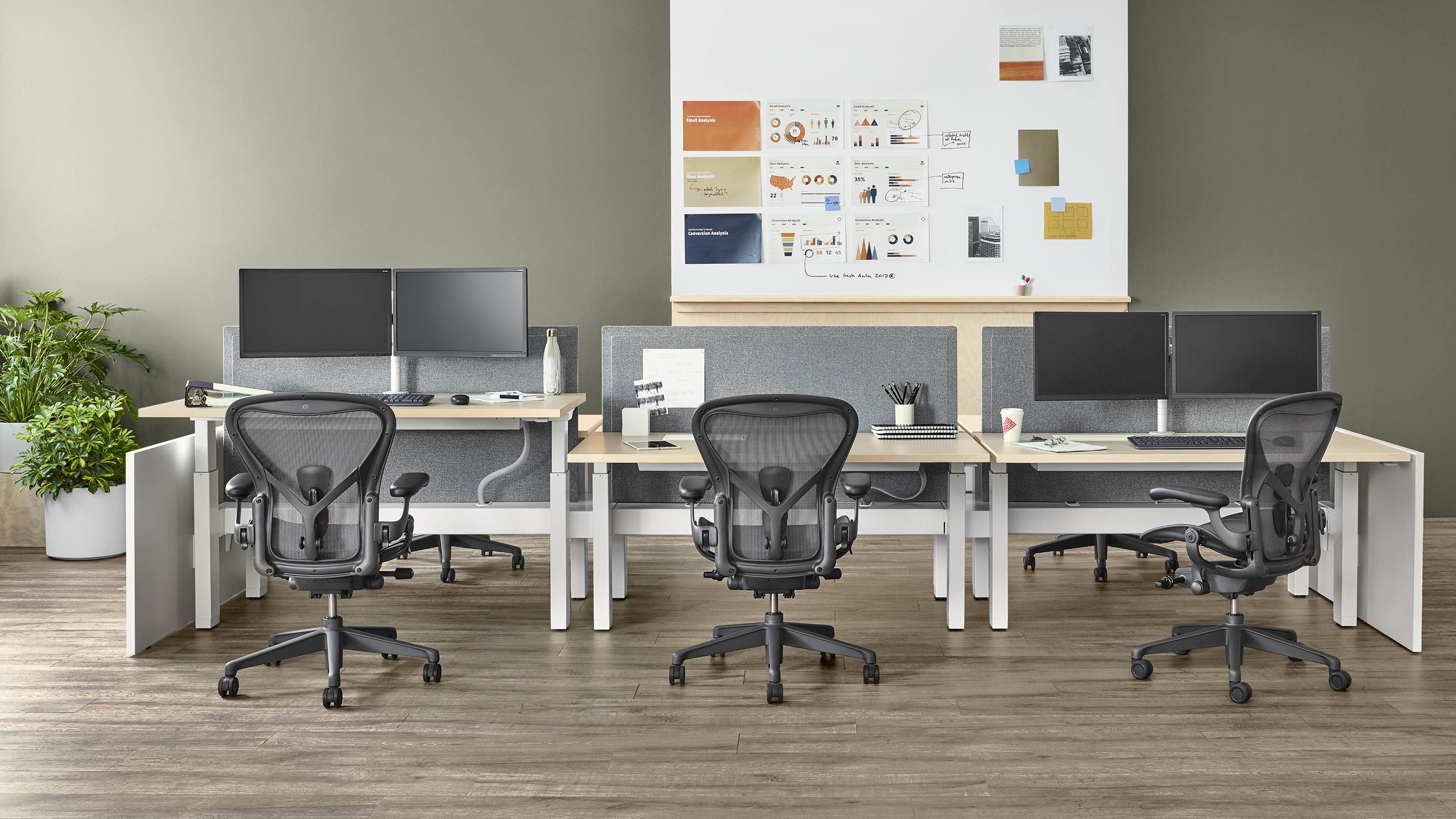 1. Ghế Herman Miller Aeron