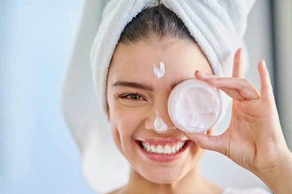 kem dưỡng ẩm hạn chế quá trình lão hóa da