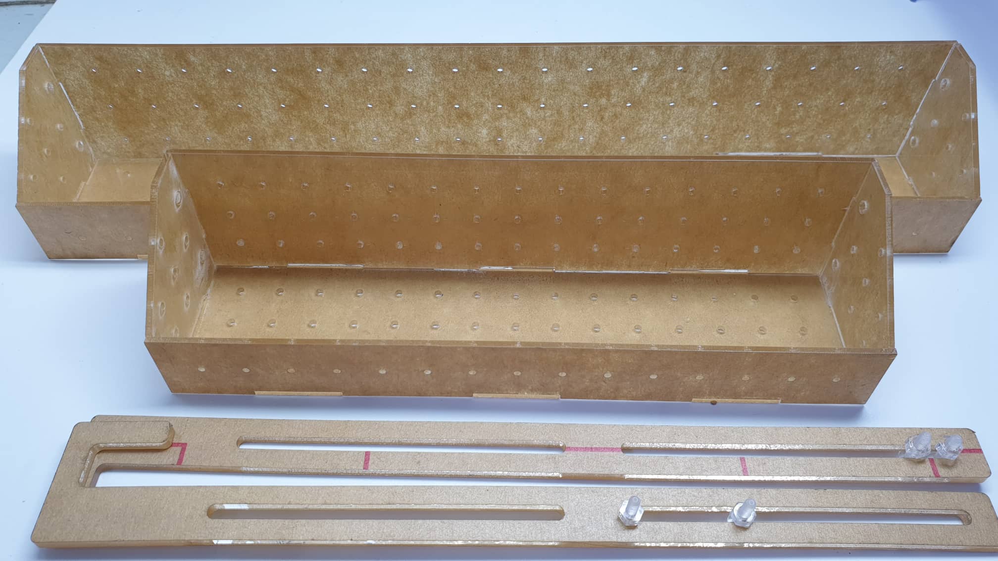 Box Trồng Cây Vát Cạnh Mica 20x5x5cm ( Chưa có giá treo)