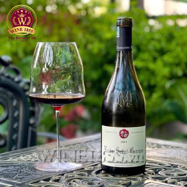 Nuits-Saint-Georges – Mạnh mẽ, sâu lắng, đậm chất Burgundy.