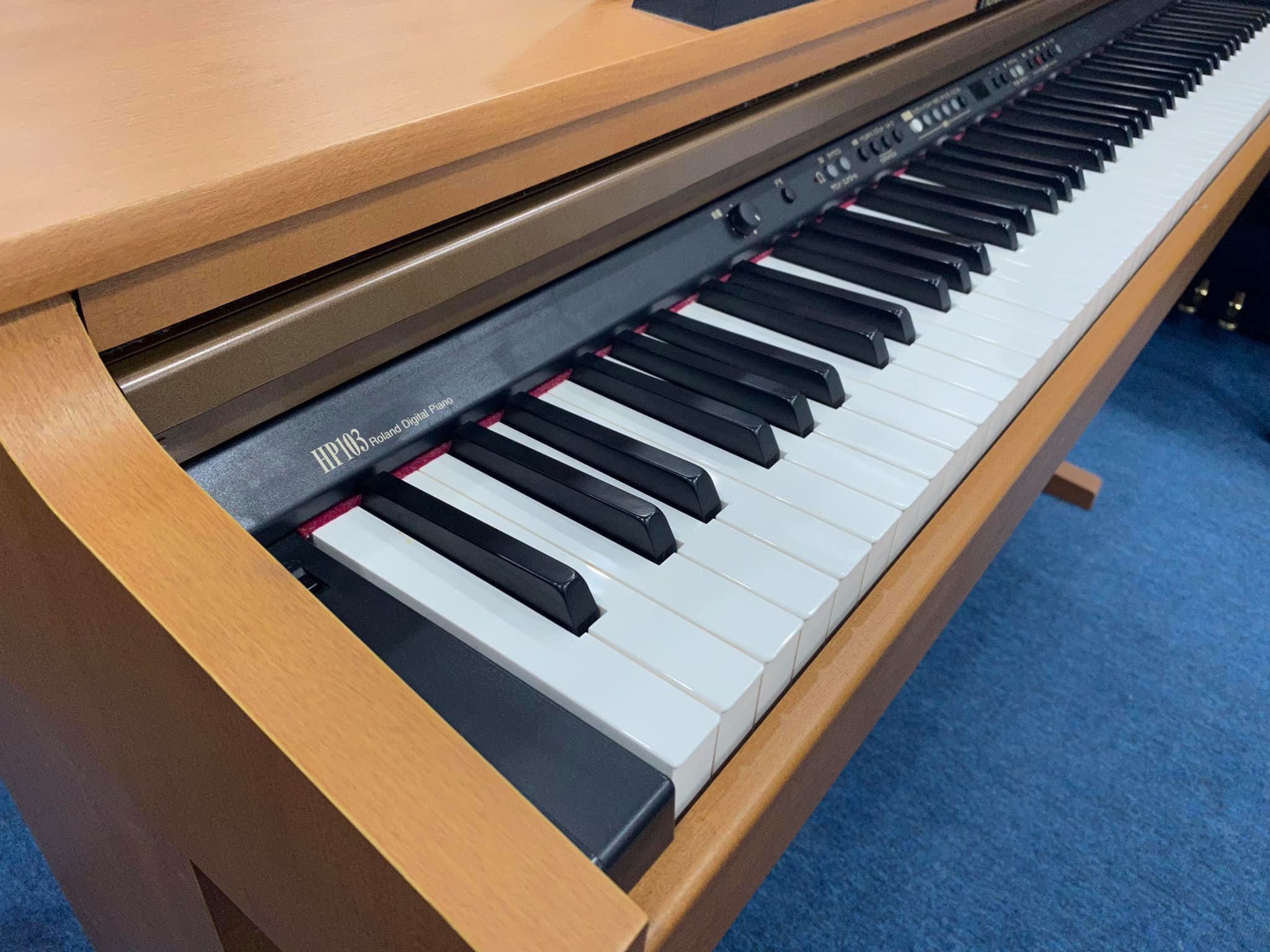 Roland HP103  - ST Music