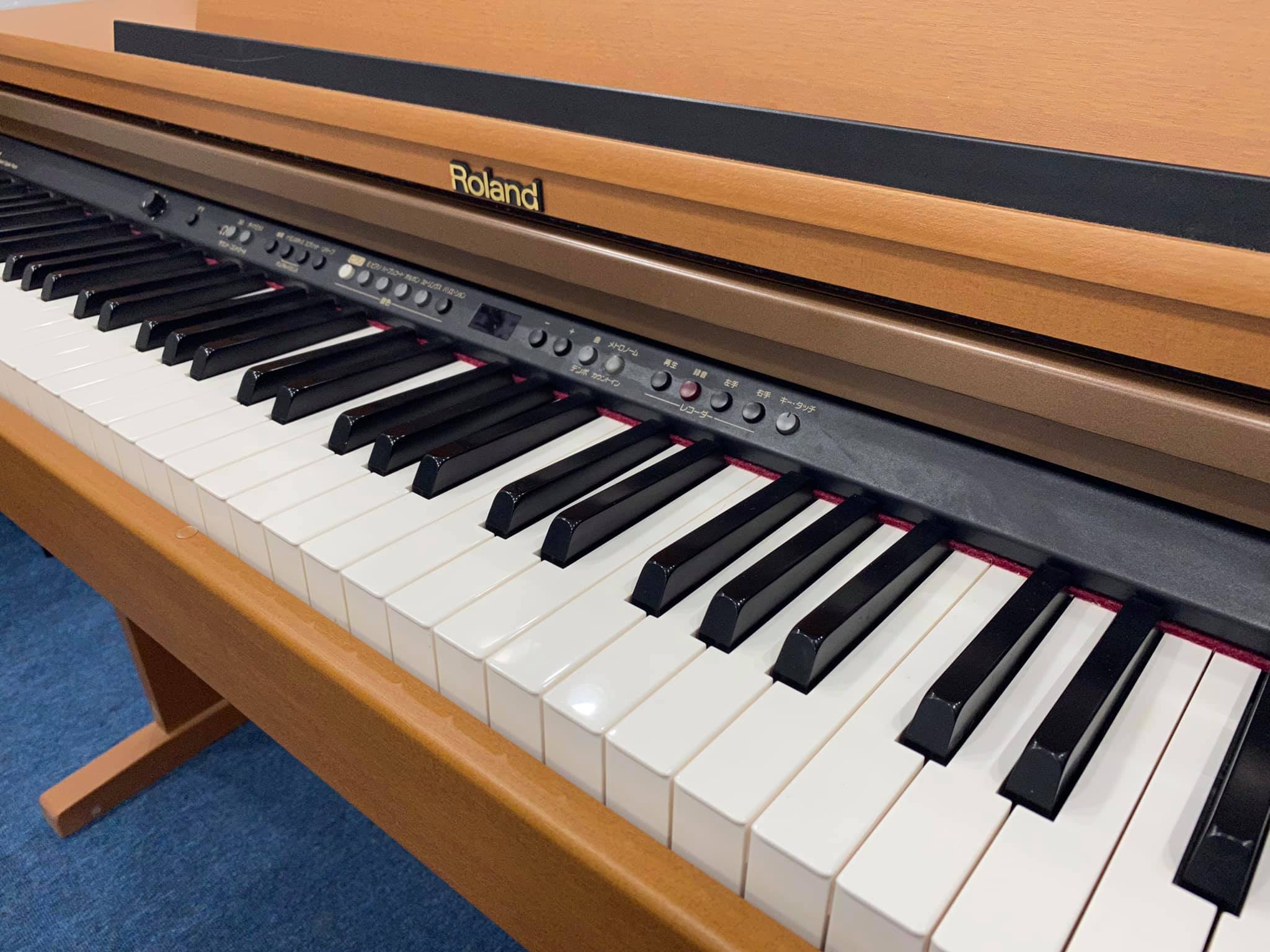 Roland HP103  - ST Music