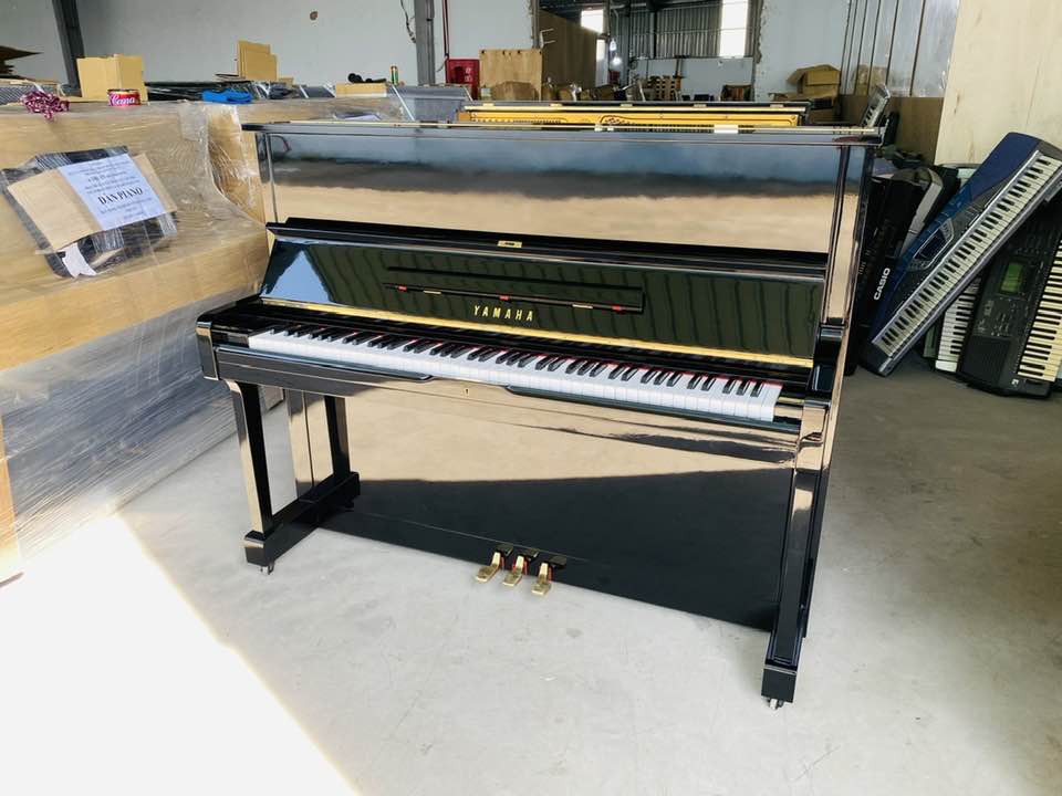 PIANO YAMAHA U1G