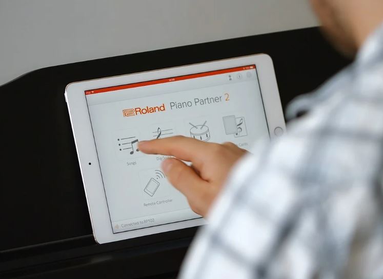 Đàn piano điện Roland RP102