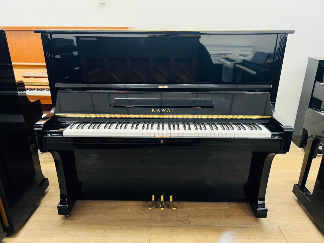 piano cơ kawai bl61