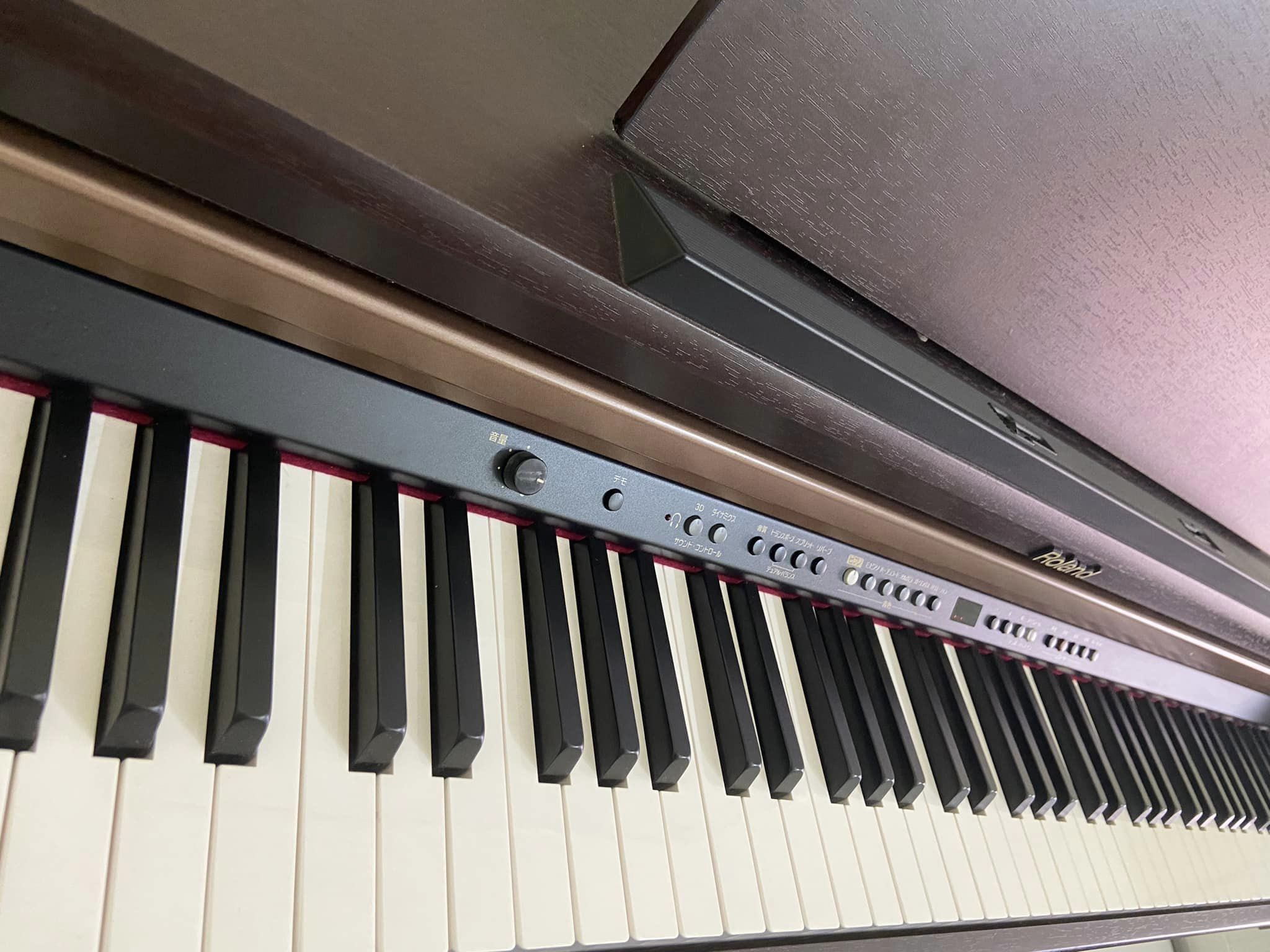 Piano Roland HP-103