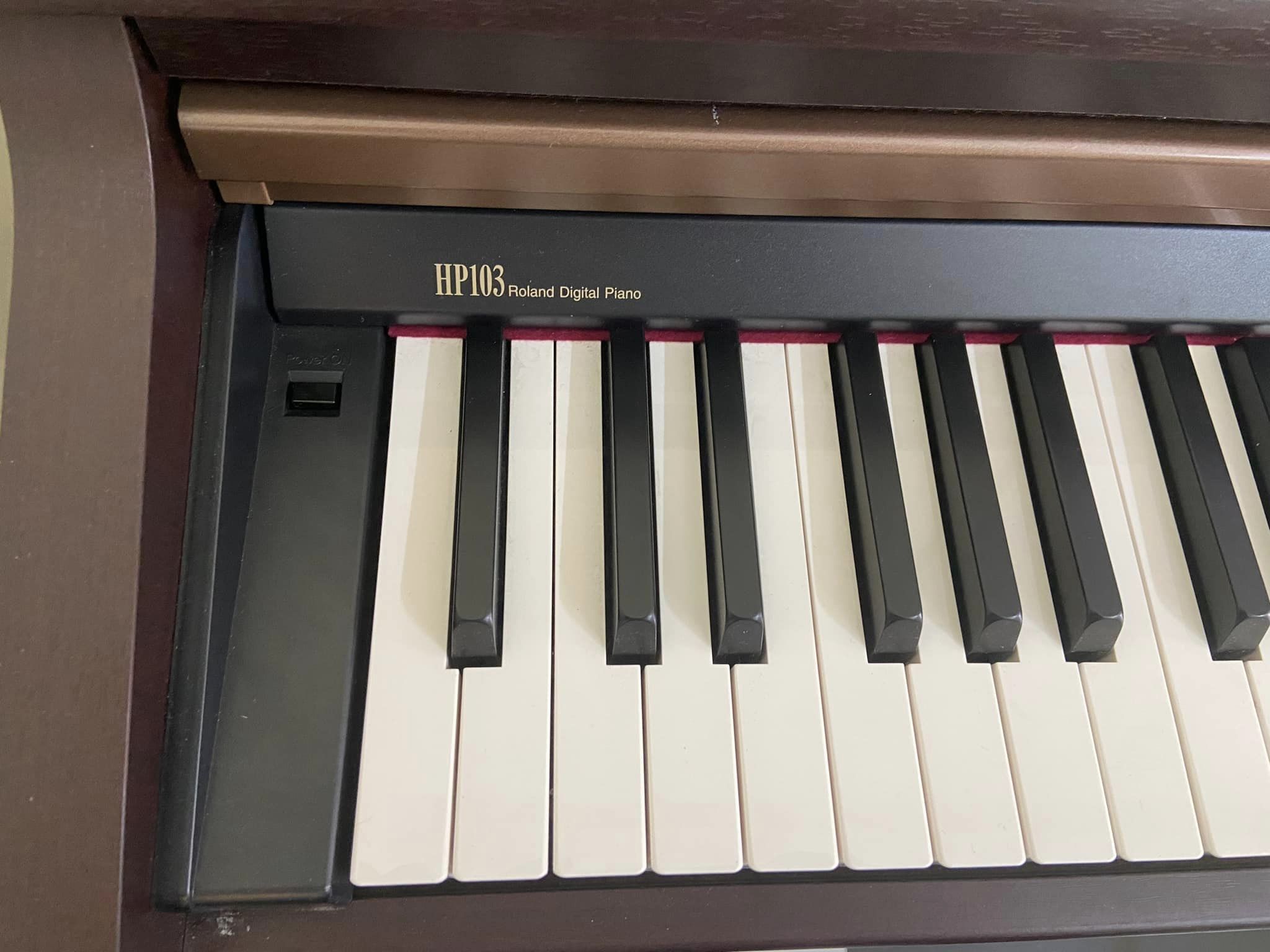 Piano Roland HP-103