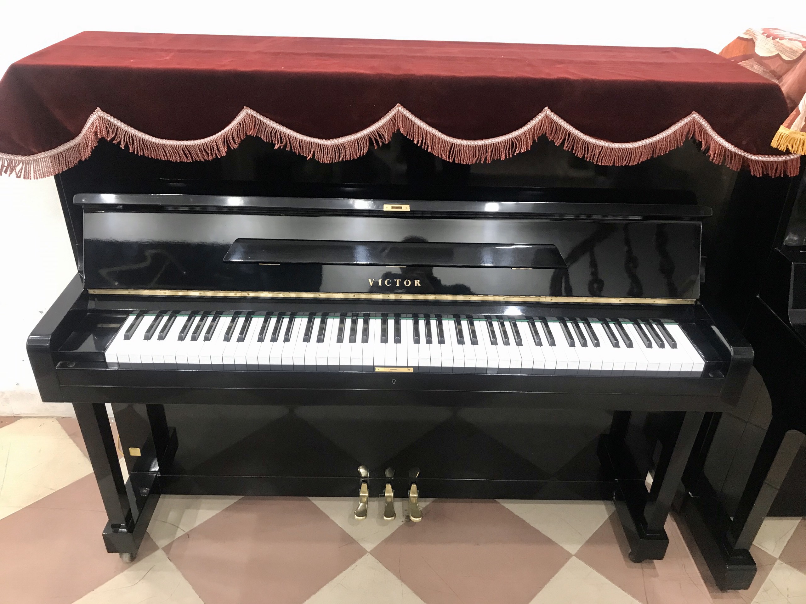 piano victor v31
