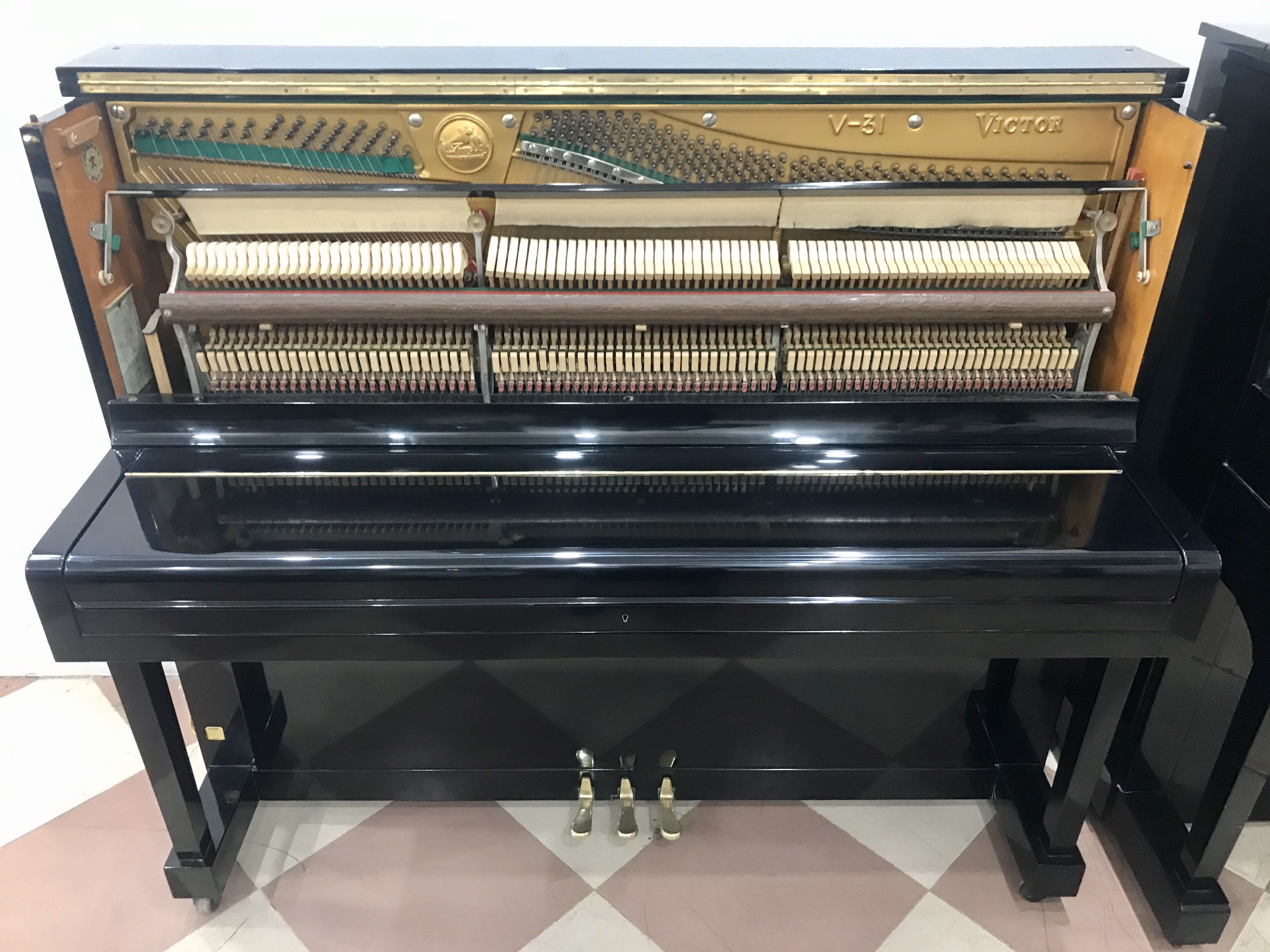 piano victor v31