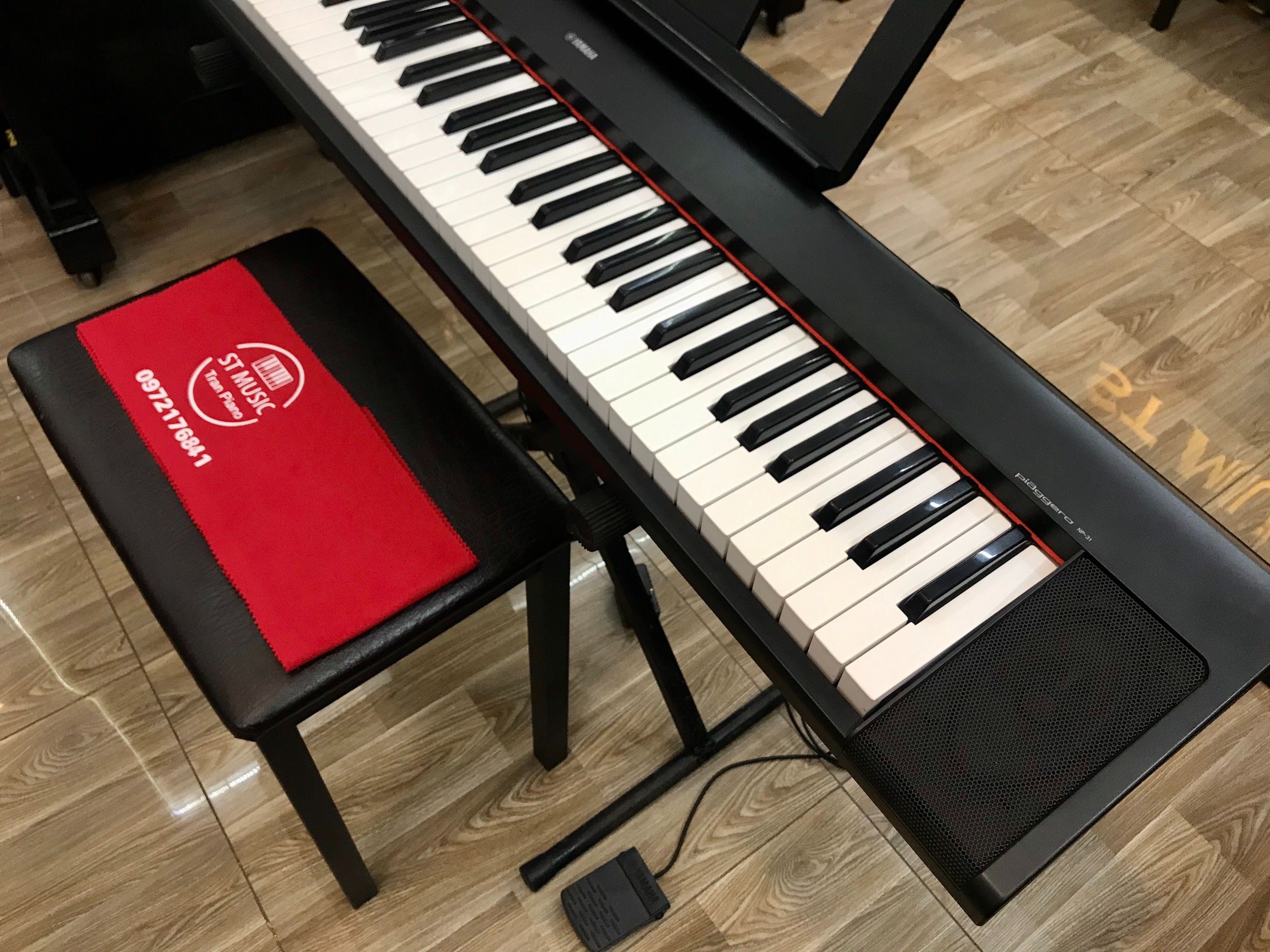 PIANO YAMAHA NP31