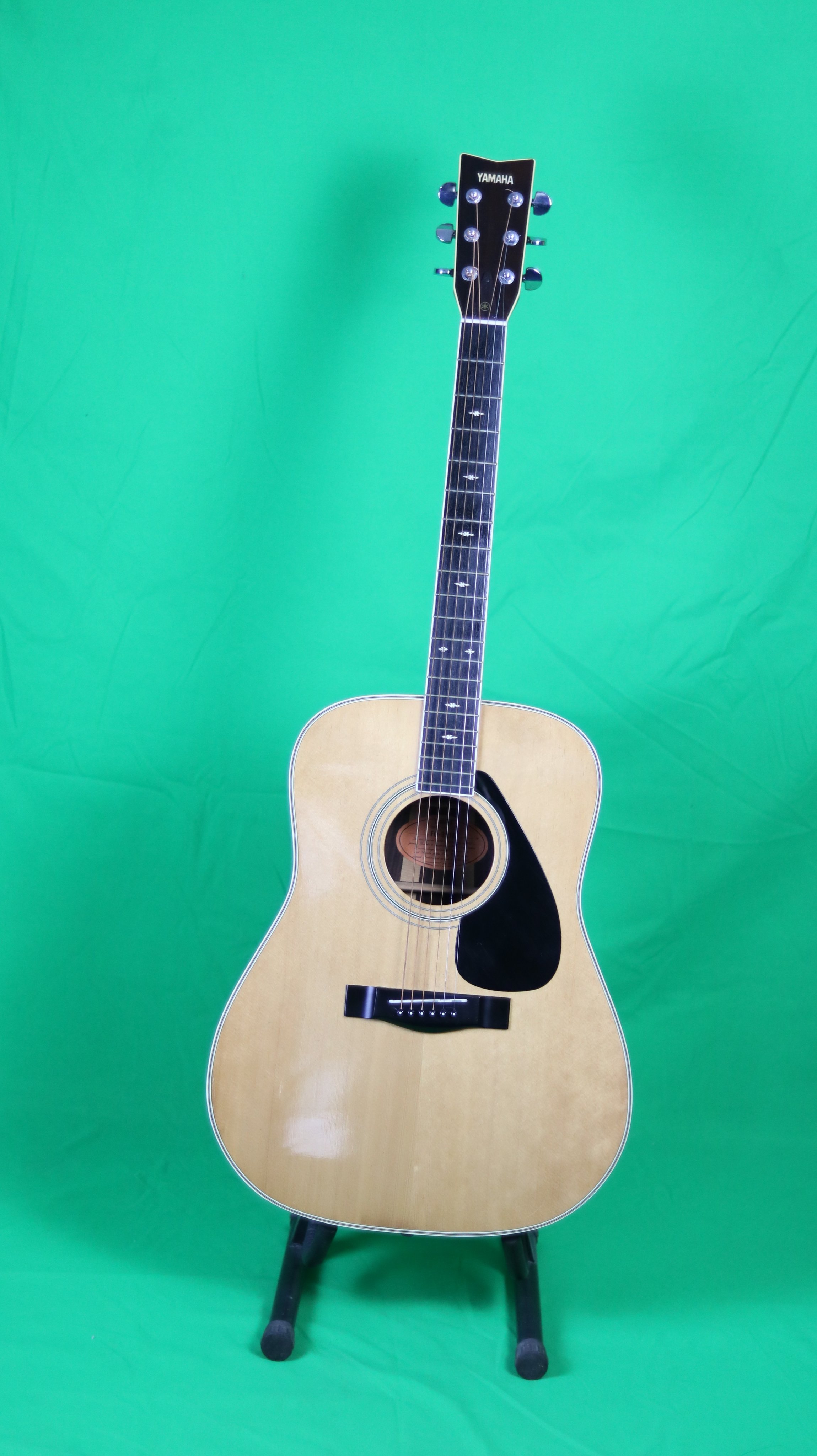 Guitar Yamaha FG-351B