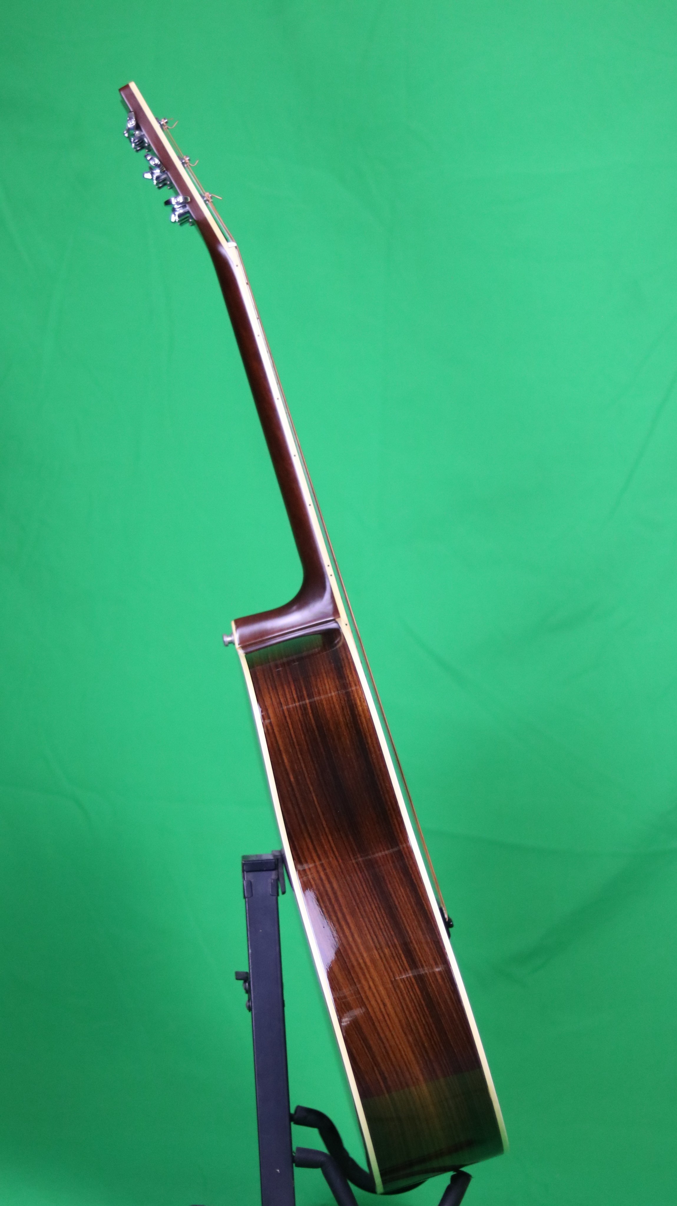 Guitar Yamaha FG-351B