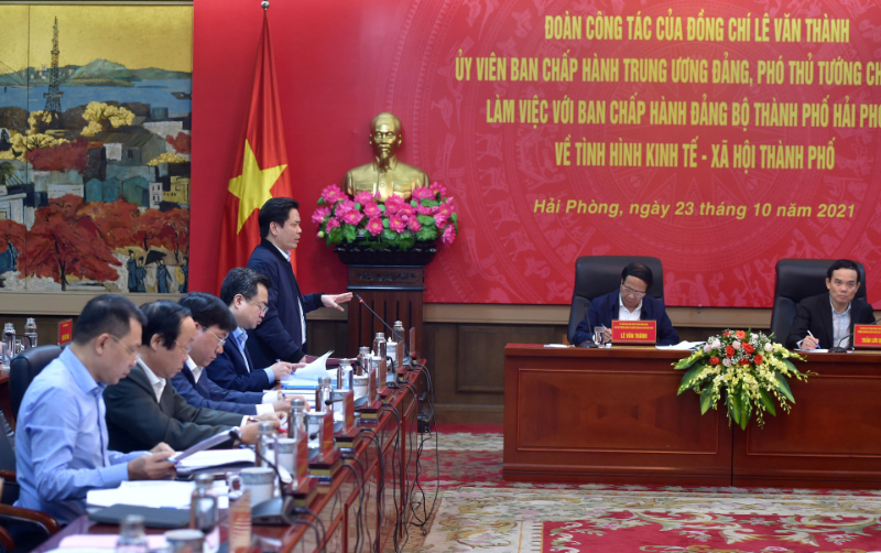 Phó Thủ tướng Lê Văn Thành trao đổi với lãnh đạo chủ chốt TP Hải Phòng về tình hình kinh tế