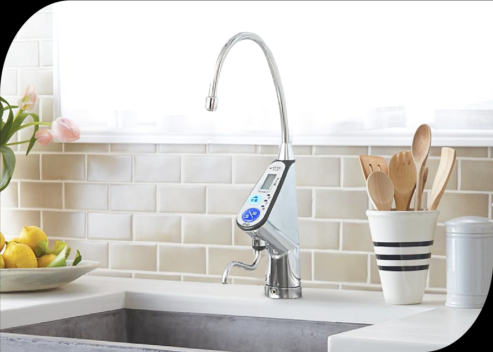 Máy lọc nước OSG có thiết kế gọn nhẹ, dễ dàng lắp đặt dưới bồn rửa và giữ cho không gian bếp luôn gọn gàng