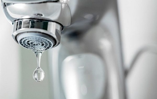 Nước chảy yếu hoặc nhỏ giọt