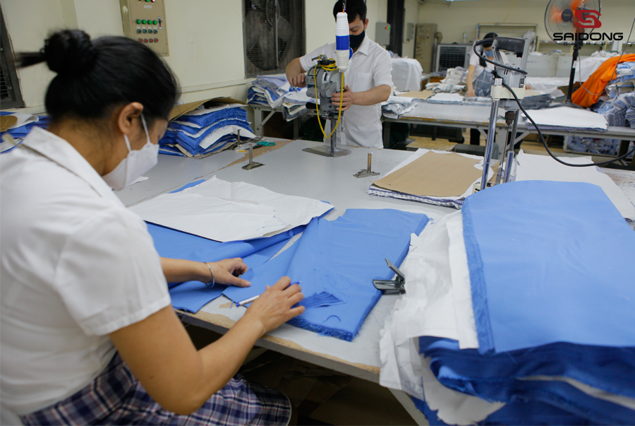 công nhân sản xuất tại may sài đồng