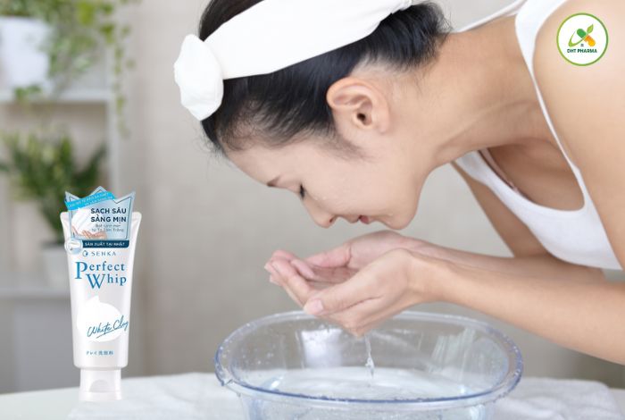 Sữa rửa mặt Senka trắng