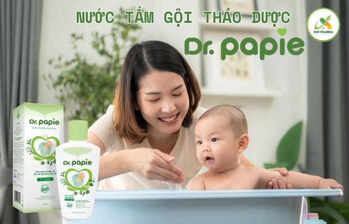 Nước tắm thảo dược cho bé