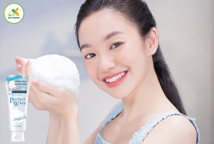 Sữa rửa mặt Senka trắng