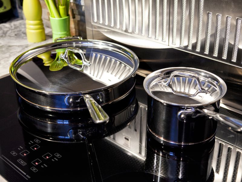 Nấu ăn ngon hơn với bếp từ: Hướng dẫn chọn dụng cụ nấu ăn phù hợp