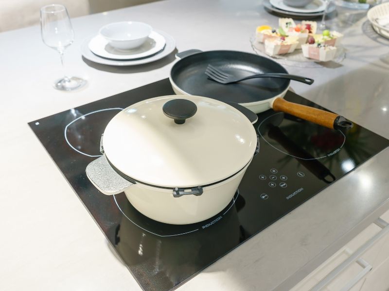 Bếp Từ Có Kén Nồi Không? Tất Tần Tật Những Điều Bạn Cần Biết