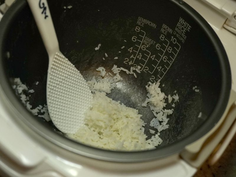 Nồi Cơm Điện Bị Trầy Xước Lớp Chống Dính Có Nên Dùng Tiếp?