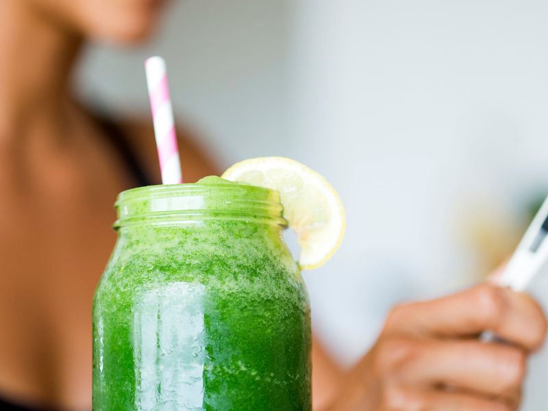 Nên mua máy xay sinh tố hay máy ép trái cây?