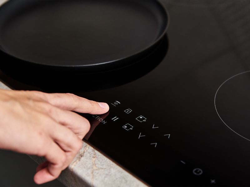 Tại sao bếp hồng ngoại tự ngắt khi đang nấu? Nguyên nhân và cách khắc phục