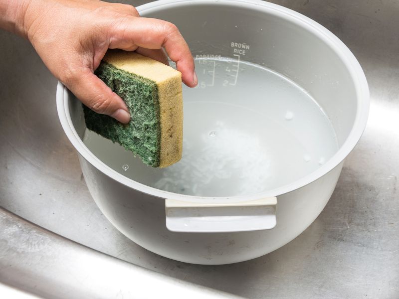 Nồi Cơm Điện Bị Trầy Xước Lớp Chống Dính Có Nên Dùng Tiếp?