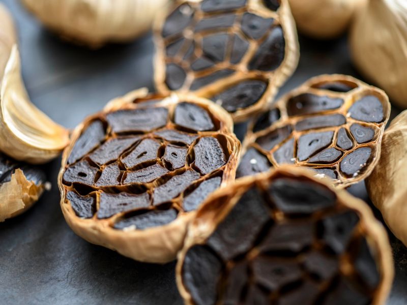 Cách làm tỏi đen bằng nồi cơm điện đơn giản tại nhà.