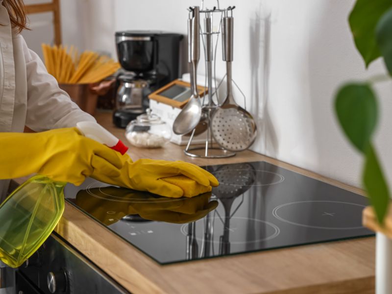 Vệ sinh bếp hồng ngoại an toàn