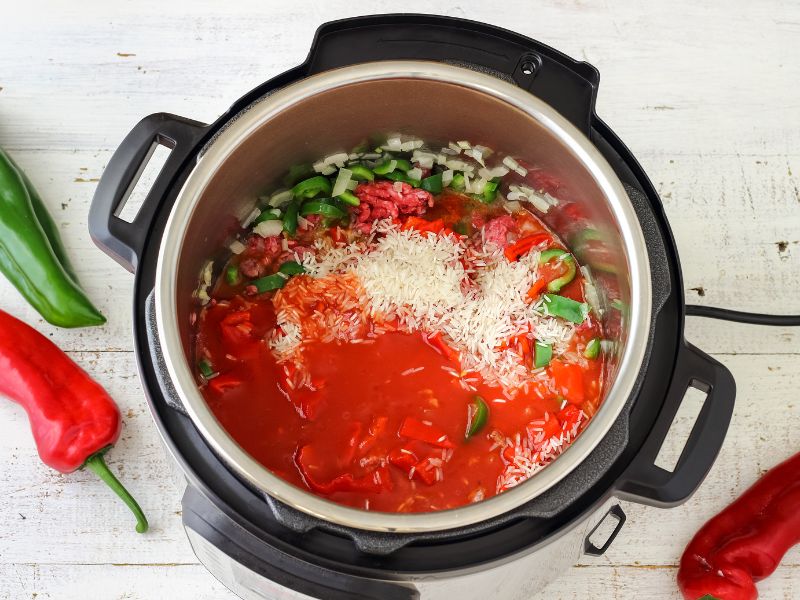 Nồi Áp Suất Cơ và Nồi Áp Suất Điện: Lựa Chọn Nào Cho Bếp Nhà Bạn?