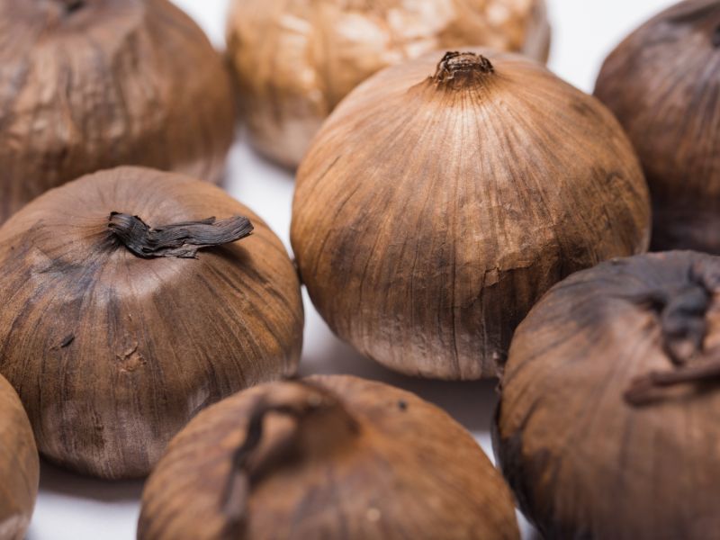 Cách làm tỏi đen bằng nồi cơm điện đơn giản tại nhà.