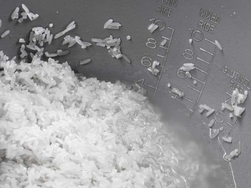 Nồi Cơm Điện Bị Trầy Xước Lớp Chống Dính Có Nên Dùng Tiếp?